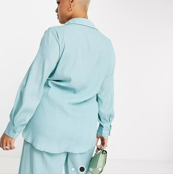 Misguided Crinkle Tie Front Blouse - Picture 2 of 2